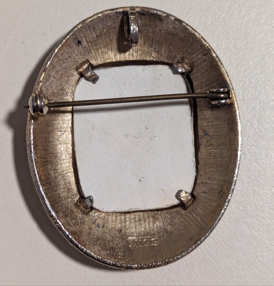 Vintage Unsigned Florenza Portrait Picture Frame Brooch Pendant Numbered - Picture 2 of 5